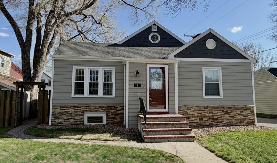 111 SW 14th Ave, Aberdeen, SD 57401 - 3 Beds, 2 Bath