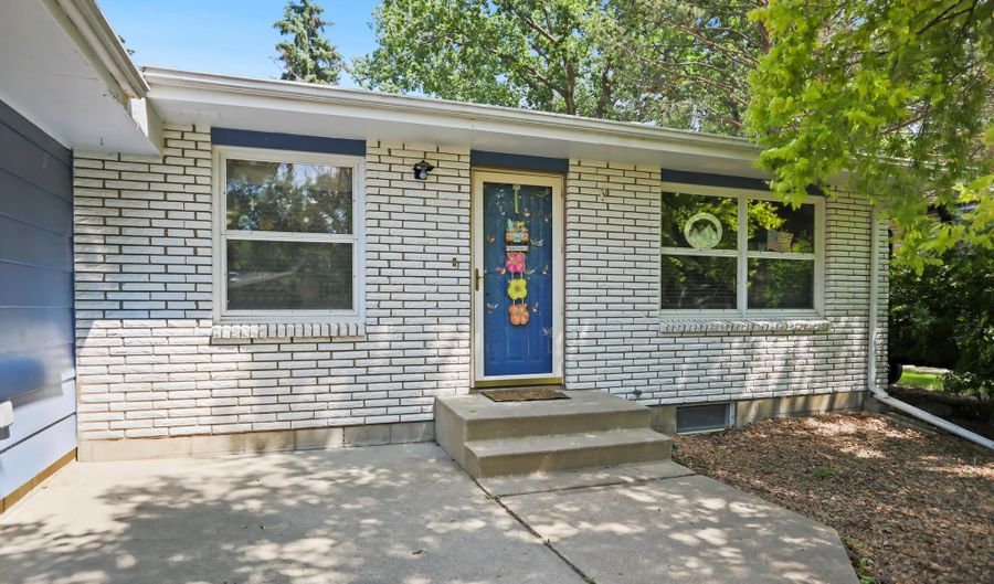 1623 S 7th St, Aberdeen, SD 57401 - 4 Beds, 2 Bath