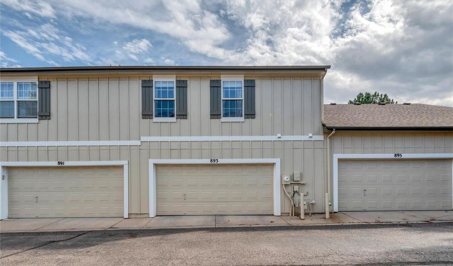 893 S Evanston Cir, Aurora, CO 80012 - 2 Beds, 3 Bath