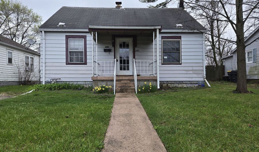 2214 Chase St, Anderson, IN 46016 - 2 Beds, 1 Bath