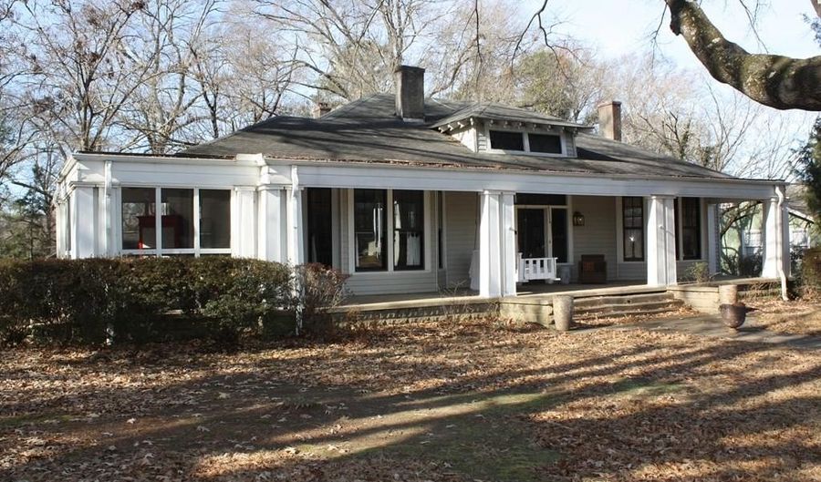 128 Eureka St, Batesville, MS 38606 - 3 Beds, 3 Bath