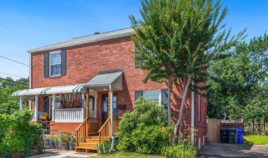 2146 S OAKLAND St S, Arlington, VA 22204 - 2 Beds, 2 Bath