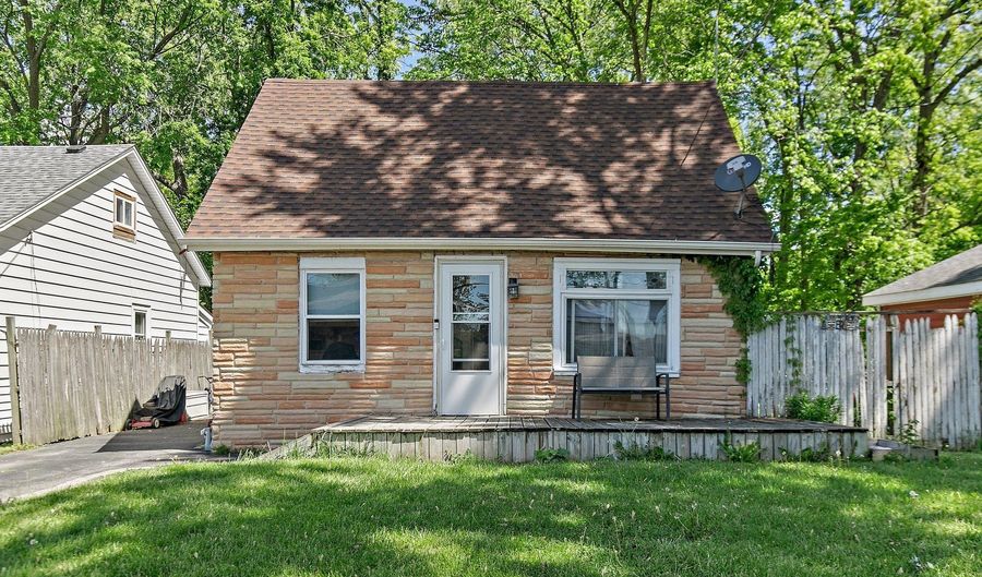23096 W Lake Shore Dr, Antioch, IL 60002 - 3 Beds, 1 Bath