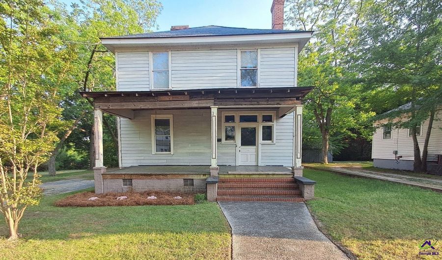 401 Forsyth St, Barnesville, GA 30204 - 6 Beds, 2 Bath