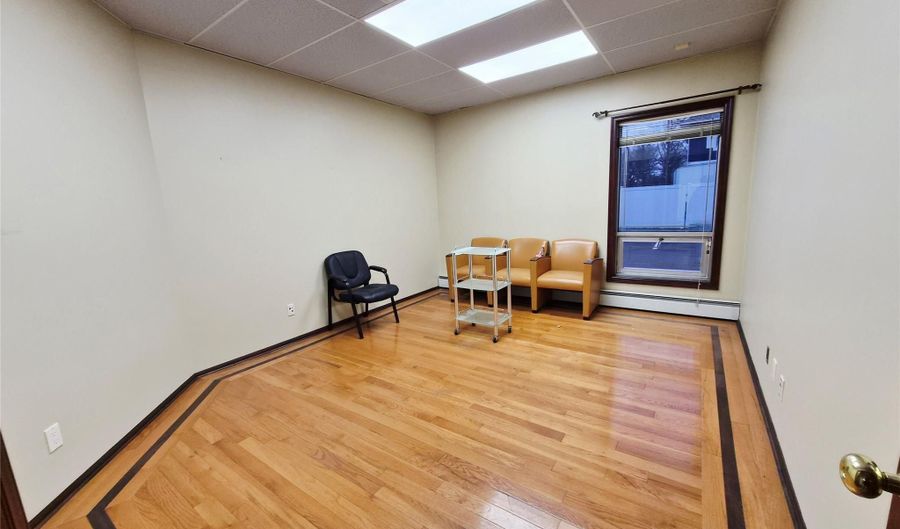121 W Oak St Ste 2, Amityville, NY 11701 - 0 Beds, 0 Bath