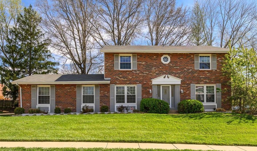 1830 Schoettler Valley Dr, Chesterfield, MO 63017 - 4 Beds, 4 Bath