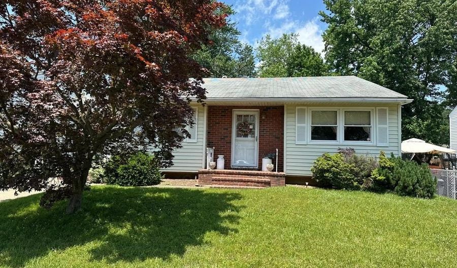29 E MAPLE Ave, Bellmawr, NJ 08031 - 3 Beds, 2 Bath