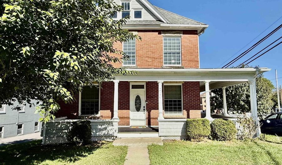 720 Pike St, Barrackville, WV 26559 - 4 Beds, 3 Bath