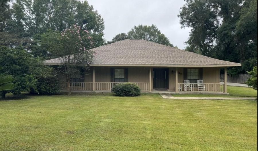 1922 Riverside Dr, Bogalusa, LA 70427 - 3 Beds, 3 Bath