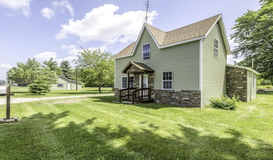 2649 Sherman Rd, Applegate, MI 48401 - 3 Beds, 1 Bath