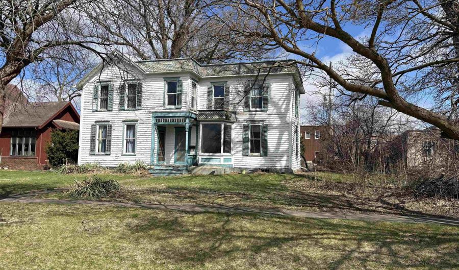 615 1st Ave, Ackley, IA 50601 - 4 Beds, 2 Bath