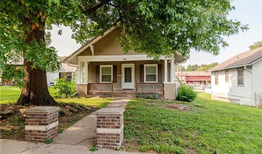 905 Parallel St, Atchison, KS 66002 - 3 Beds, 1 Bath