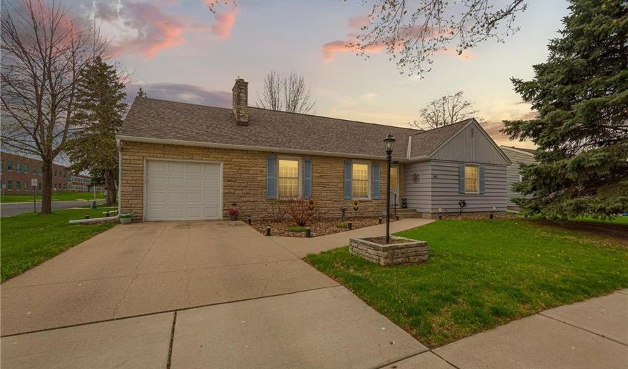 302 W Douglas St, Arlington, MN 55307 - 2 Beds, 2 Bath