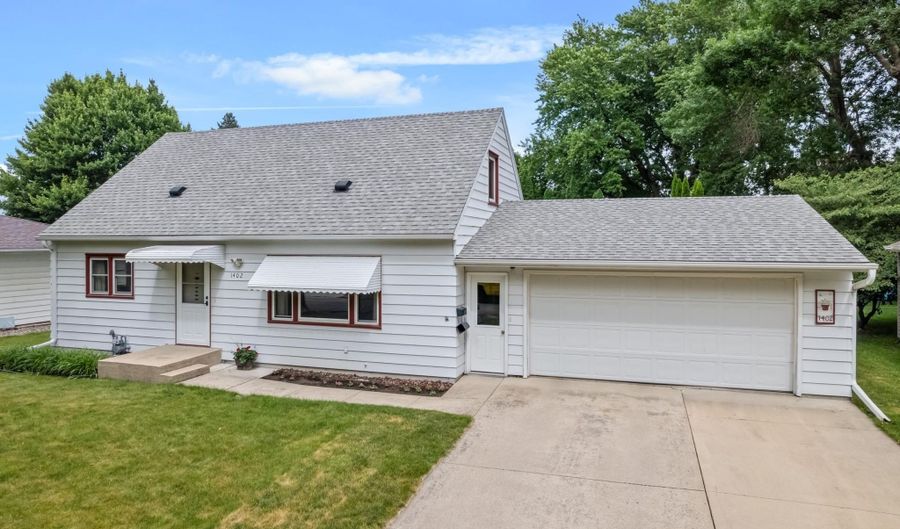 1402 6th St NW, Austin, MN 55912 - 3 Beds, 3 Bath