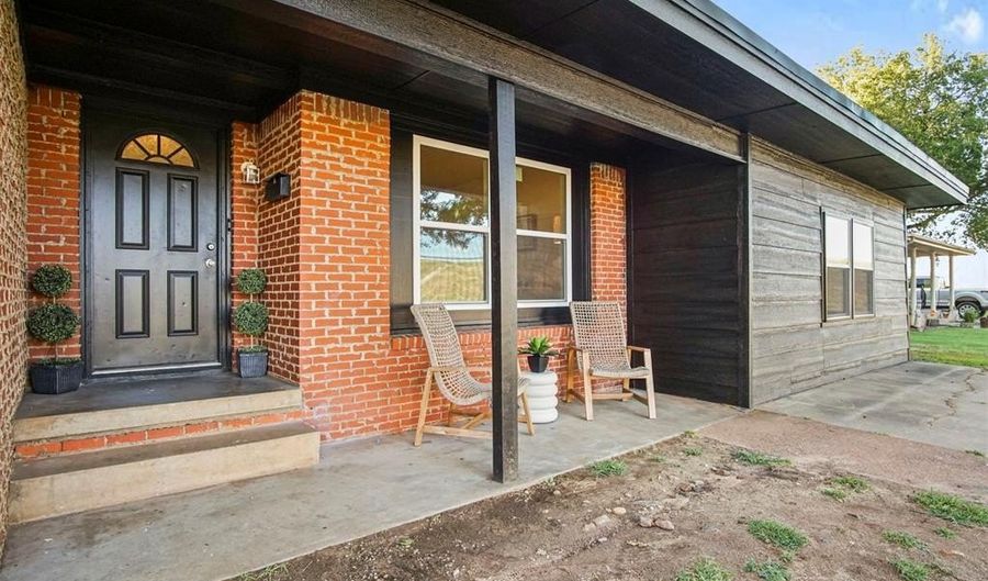 223 N 16th St, Chickasha, OK 73018 - 3 Beds, 2 Bath