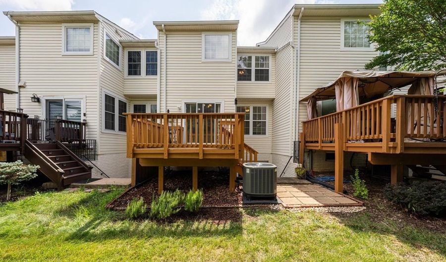 43122 FOREST EDGE Sq, Ashburn, VA 20148 - 3 Beds, 4 Bath