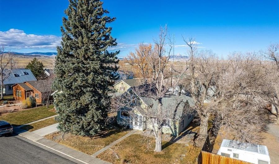 1431 Wyoming Ave, Cody, WY 82414 - 3 Beds, 1 Bath