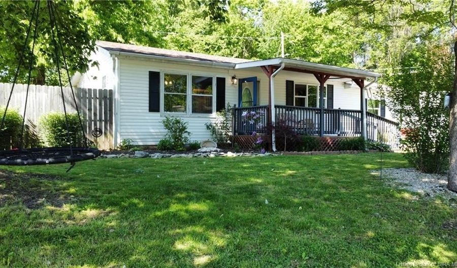 1310 W Kenwood Dr, Austin, IN 47102 - 3 Beds, 2 Bath