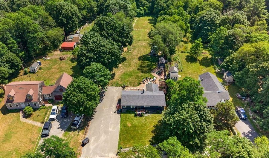 26 Algerine St, Berkley, MA 02779 - 4 Beds, 1 Bath