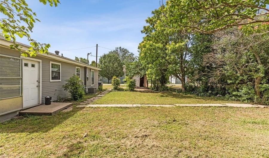 420 S Riggins St, Anna, TX 75409 - 2 Beds, 1 Bath