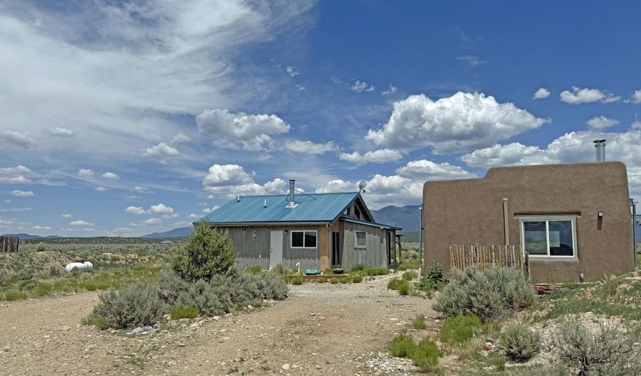 620 Tune Dr, Arroyo Hondo, NM 87513 - 2 Beds, 2 Bath