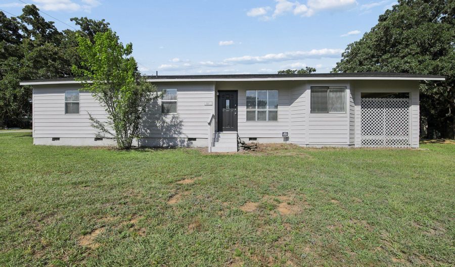 217 Chambers Dr, Alvarado, TX 76009 - 3 Beds, 2 Bath