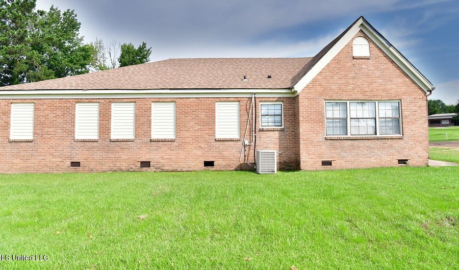 391 Brookhaven St, Brookhaven, MS 39601 - 0 Beds, 2 Bath