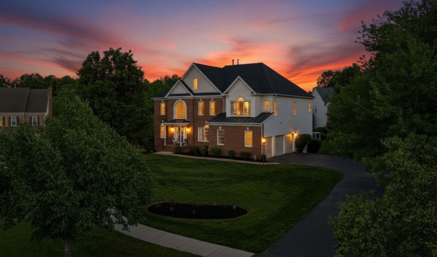 16502 HARBOUR TOWN Dr, Ashton, MD 20861 - 5 Beds, 5 Bath