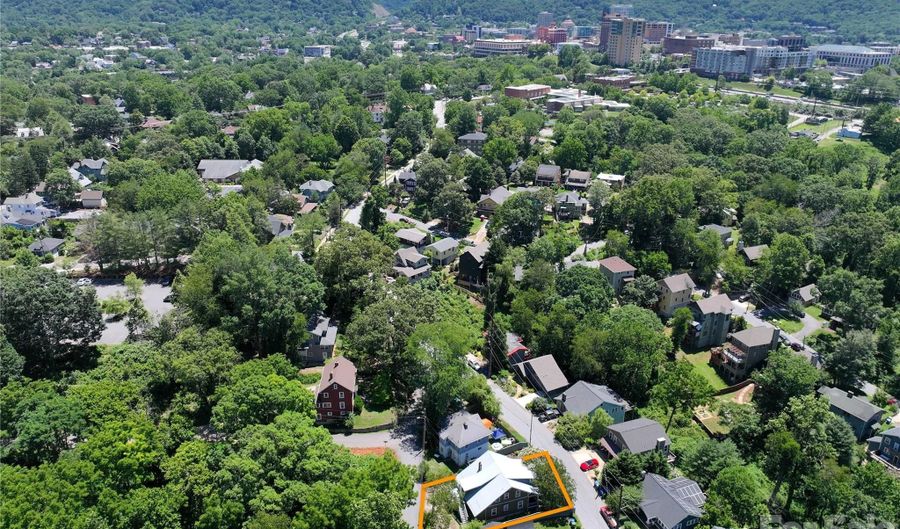 102 Courtland Ave, Asheville, NC 28801 - 4 Beds, 3 Bath
