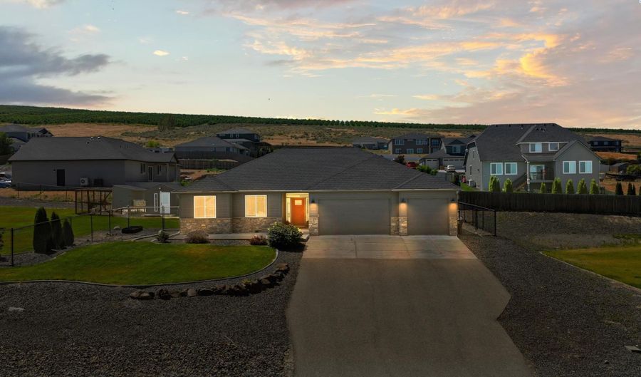22011 E Berry St, Benton City, WA 99320 - 3 Beds, 2 Bath