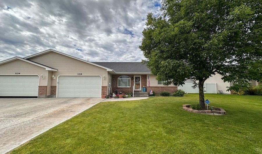 1218 Ashland Dr, Ammon, ID 83404 - 2 Beds, 2 Bath