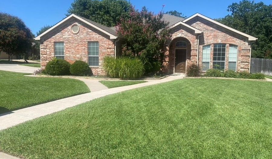 2230 Creek Side Dr, Weatherford, TX 76087 - 3 Beds, 2 Bath
