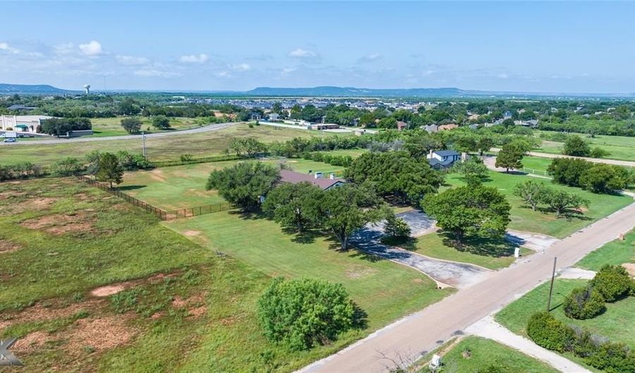 4833 Meadow Dr, Abilene, TX 79606 - 4 Beds, 5 Bath
