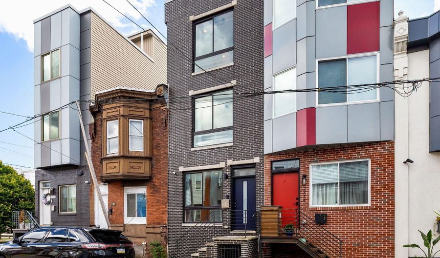2312 PIERCE St, Philadelphia, PA 19145 - 3 Beds, 3 Bath