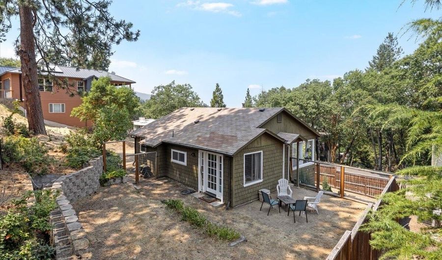 759 S Mountain Ave, Ashland, OR 97520 - 2 Beds, 1 Bath