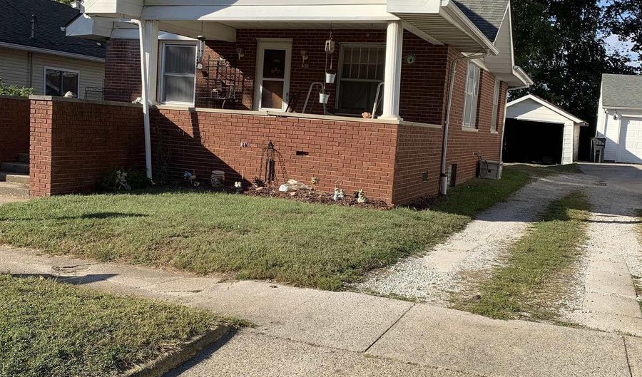 530 W Spring St, Bloomfield, IN 47424 - 2 Beds, 1 Bath