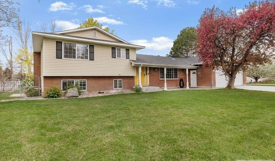 3920 Georgia Ln, Ammon, ID 83406 - 6 Beds, 5 Bath
