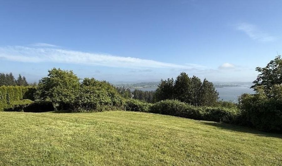 205 W KENSINGTON Ave, Astoria, OR 97103 - 3 Beds, 2 Bath