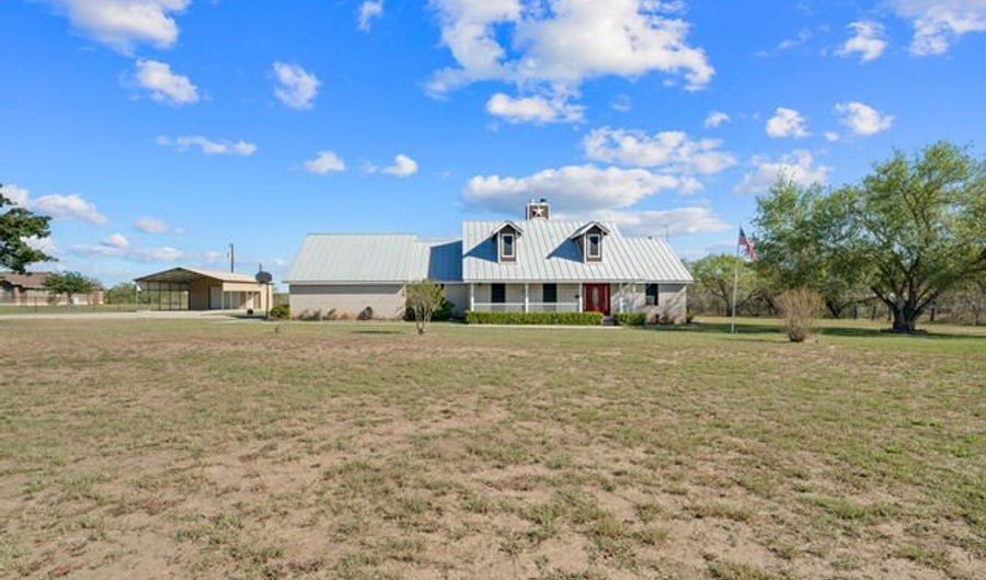 136 Country Pl, Adkins, TX 78101 - 4 Beds, 3 Bath