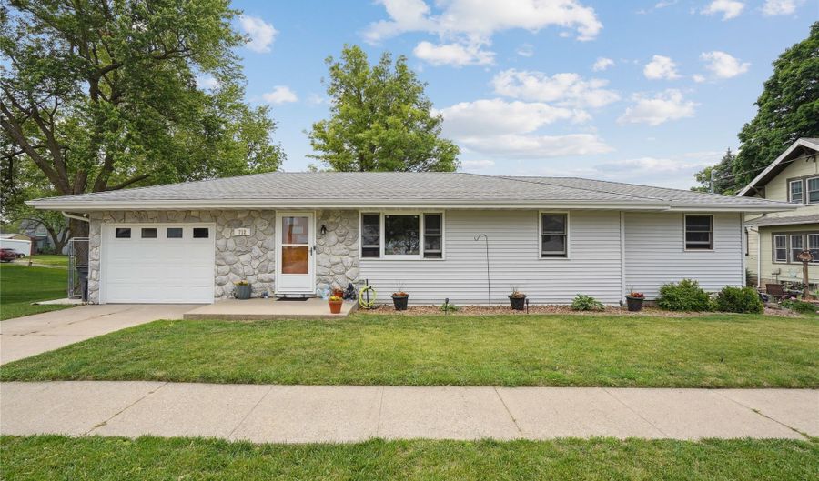 712 Adair St, Adair, IA 50002 - 2 Beds, 2 Bath