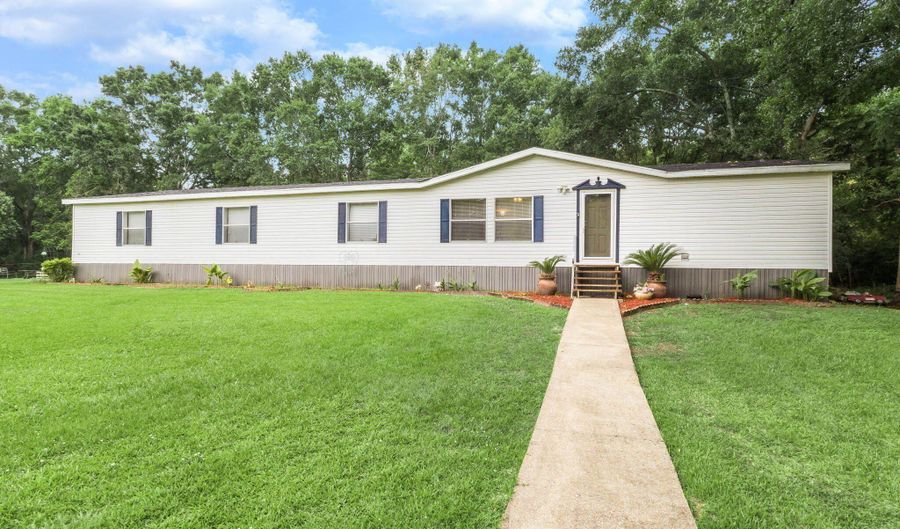 411 Louis Dr, Abbeville, LA 70510 - 4 Beds, 3 Bath
