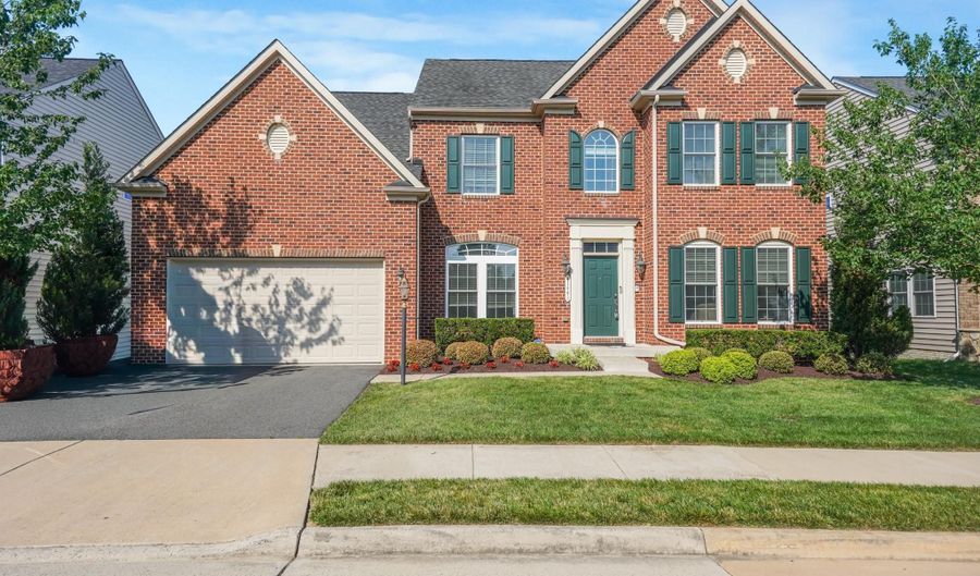 41443 CARRIAGE HORSE Dr, Aldie, VA 20105 - 5 Beds, 5 Bath