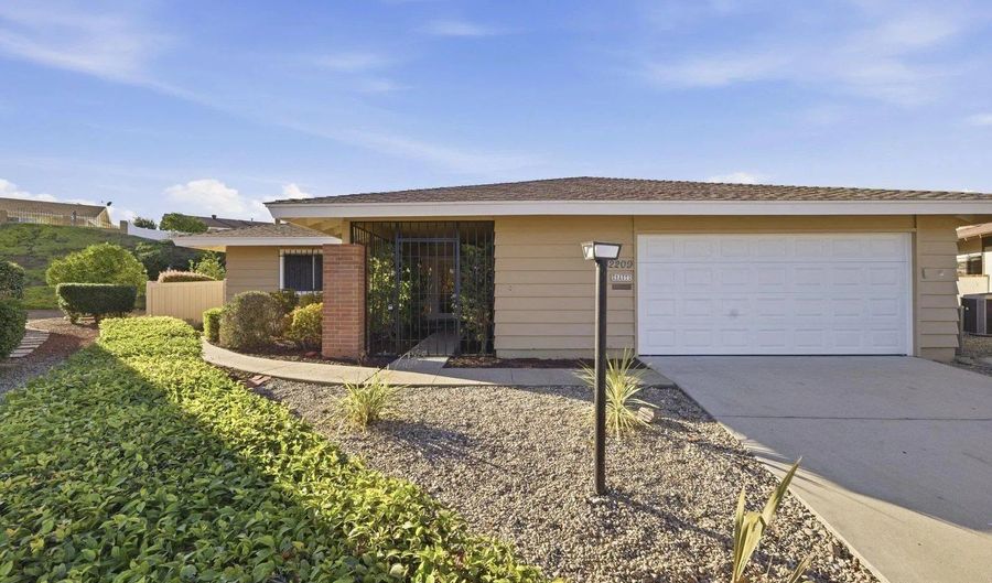 12209 Casero Pl, San Diego, CA 92128 - 2 Beds, 2 Bath