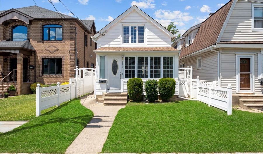 116 Sigsbee Ave, Albertson, NY 11507 - 2 Beds, 2 Bath