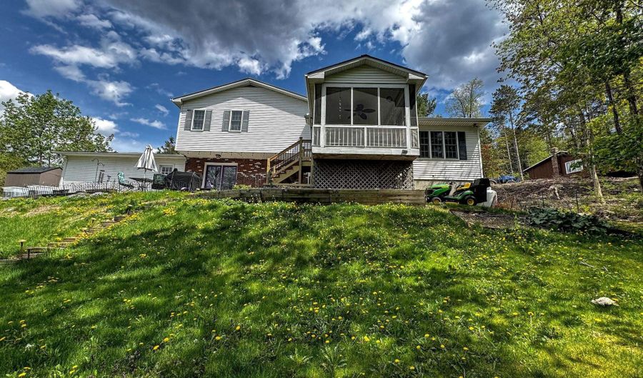 131 Pine Cir, Bennington, VT 05201 - 4 Beds, 3 Bath