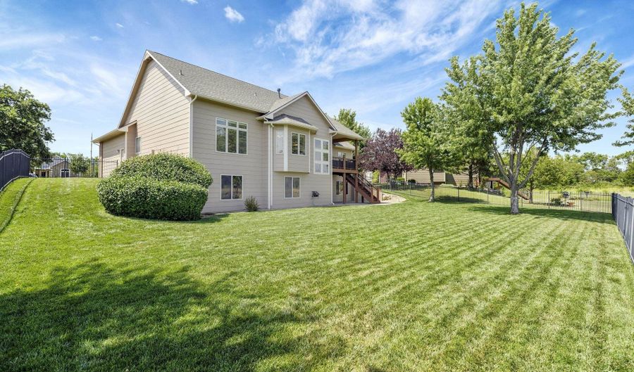 2304 Chestnut Ct, Augusta, KS 67010 - 5 Beds, 3 Bath