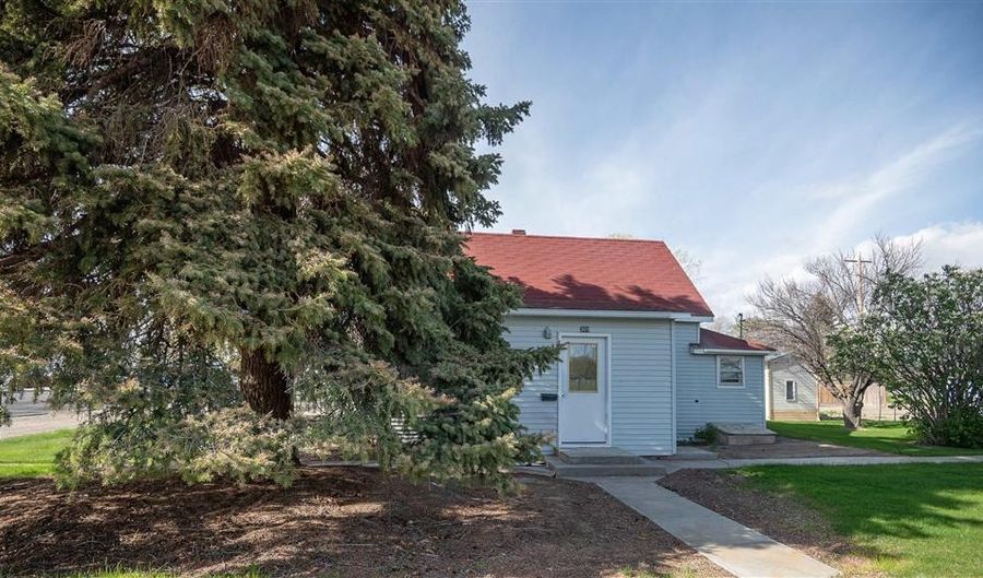 309 E 4th St, Powell, WY 82435 - 2 Beds, 1 Bath