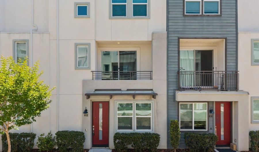 2580 S Escondido Blvd 612, Escondido, CA 92025 - 3 Beds, 4 Bath