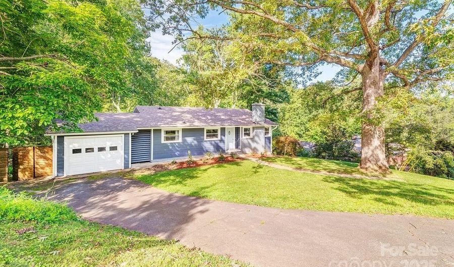 15 Valle Vista Dr, Asheville, NC 28804 - 3 Beds, 2 Bath