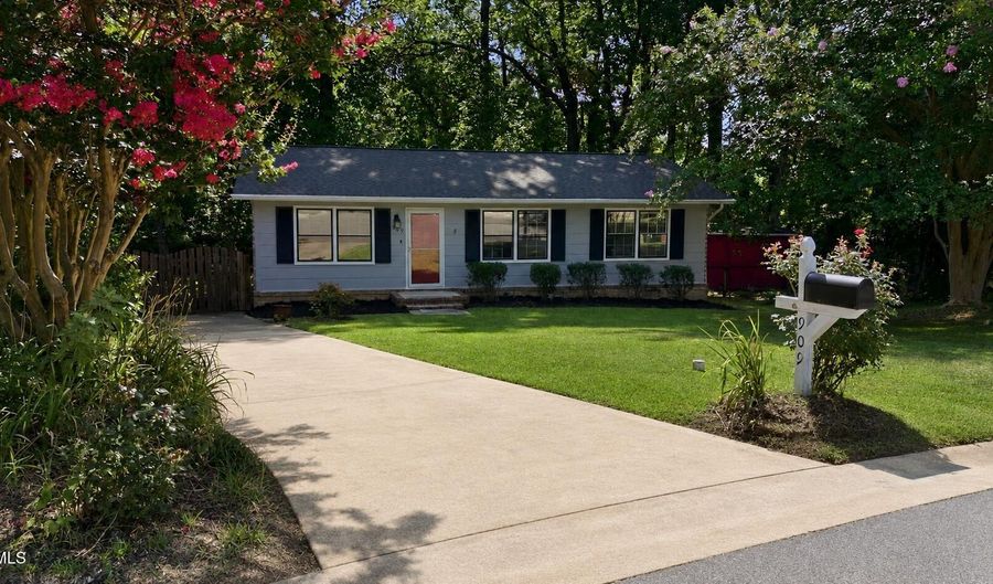 909 Bryn Mawr Ct, Apex, NC 27502 - 3 Beds, 2 Bath